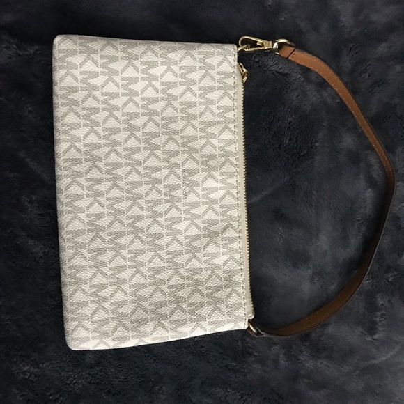 Micheal Kors Handbag - Picture 2 of 3